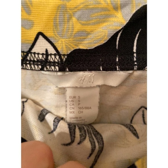 𝅺H&M Bodycon tropical dress - Picture 2 of 3